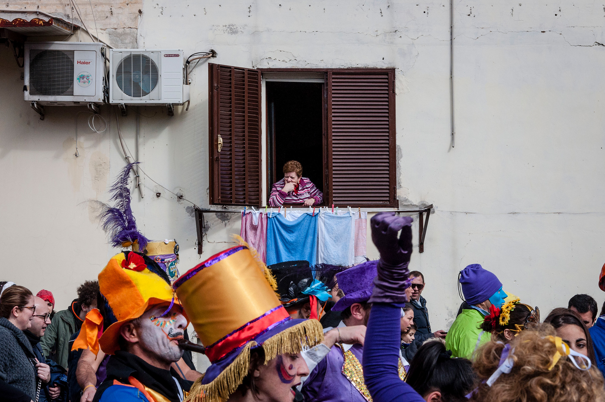 Fotografia di reportage, fotografo Guglielmo Verrienti - Carnevale di Scampia